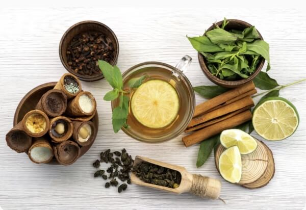 Örter och naturliga ingredienser som traditionellt används för att stödja avgiftning